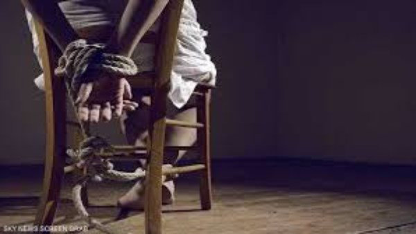 ابتزوه مقابل الفيديو..تفاصيل مثيرة في سرقة مالك محل وتصويره بدون ملابس بالسيدة زينب 