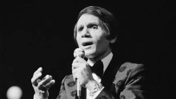  مفاجأة مثيرة.. أسرة عبدالحليم حافظ تكشف حقيقة زواجه من نجمة مشهورة 