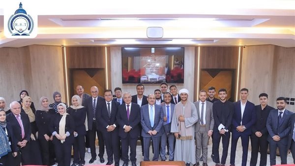 طلاب جامعة الريادة ينظمون جلسة محاكاة لمجلس النواب.. صور