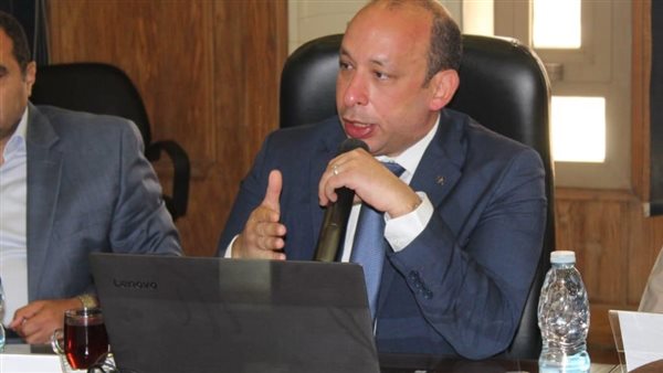 عميد قصر العيني يعزي رئيس جامعة القاهرة في وفاة خالته