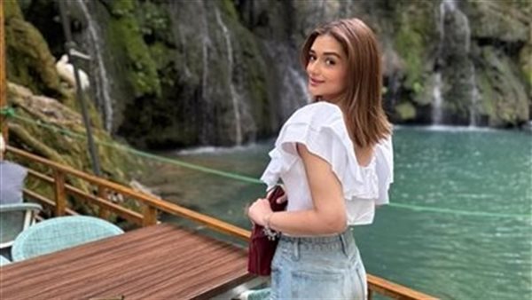  قوام رشيق.. ملك أحمد زاهر تثير الجدل بجمبسوت لافت | شاهد 