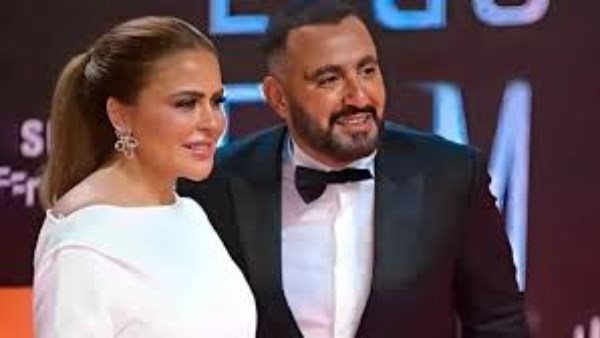  بعد أزمة الانفصال.. صور رومانسية جمعت أحمد السقا ومها الصغير | شاهد 