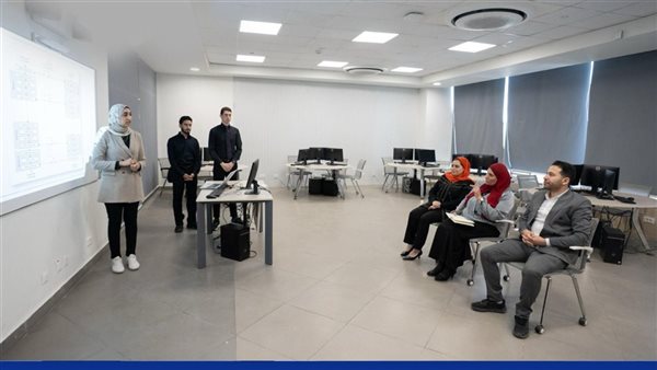 فريق طلابي بجامعة مصر للمعلوماتية يصمم نظامًا الكترونيًا للحجز بالجراجات العامة والخاصة
