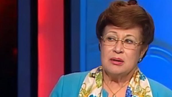 الابن مات قبل الزوج والحفيد أنهى حياته.. 4 فواجع في حياة نوال الدجوي | فيديو