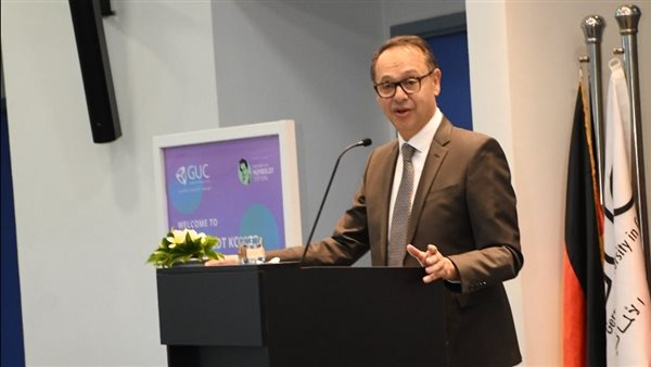  أشرف منصور: نفخر بأن العديد من منتسبات الجامعة الألمانية بالقاهرة يشغلن مناصب محورية