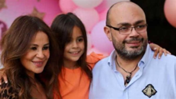 تستحضر ذكرى زوجها الراحل.. رسالة مؤثرة من كارول سماحة لابنتها من أمام الأهرامات