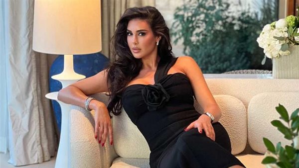 فستان كاجوال..ياسمين صبري تثير ضجة بهذه الإطلالة | شاهد