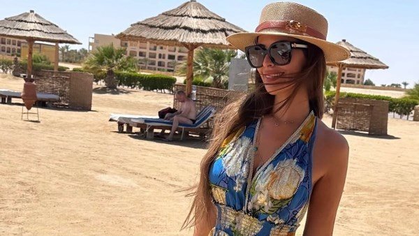  فستان جريء.. مي سليم تثير الجدل بهذه الإطلالة | شاهد