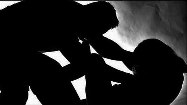 قيدها بالحبال وسحلها..تفاصيل مثيرة في انقاذ فتاة من عقاب والدها بأكتوبر 