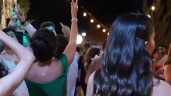 يا قلبي خطوة واحدة مش خيال.. لحظة مرور صواريخ إيرانية فوق حفل في لبنان على أغنية شيرين | فيديو