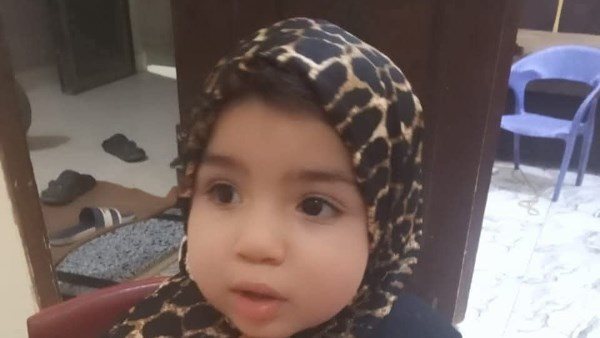 غرقتها في جردل مية وسرقت الحلق.. اعترافات صادمة للمتهمة بقتل لوجي طفلة دهشور 