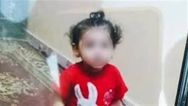 خدعتها ببلونة وقتلتها في جردل.. أسرار جديدة في مقتل الطفلة لوجي داخل مكتبة دهشور