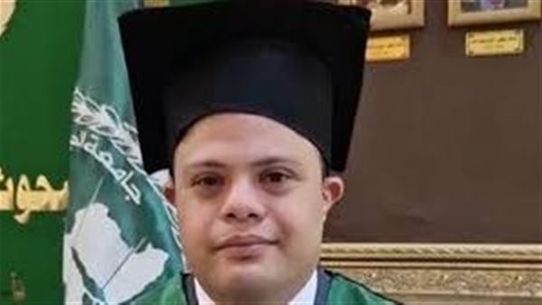 إبراهيم الخولي.. قصة أول الحاصلين على ماجستير في الإعلام من القادرون باختلاف