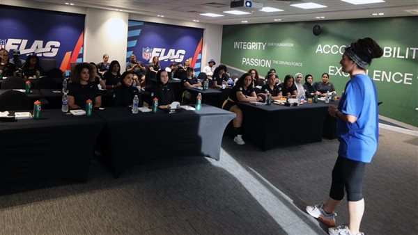 دوري كرة القدم الأمريكية ينظم دورة تدريبية لمدربات كرة القدم العلم في مصر