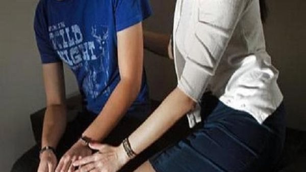 جريمة صادمة.. تفاصيل مثيرة في القبض على معلمة مارست الجنس مع تلميذ بالفصل لـ 5 أشهر