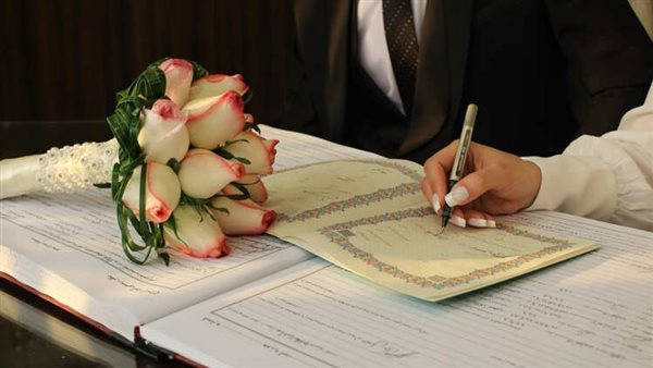 هدية وثغرة قانونية كشفتا الأمر..رجل يفاجأ بزواجه دون علمه | فيديو