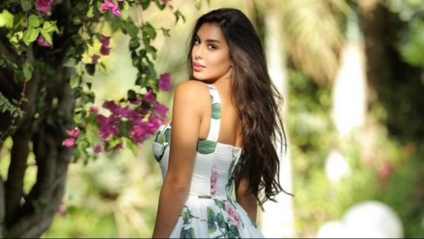 كب جريء..ياسمين صبري تثير ضجة بإطلالة مُلفتة | شاهد