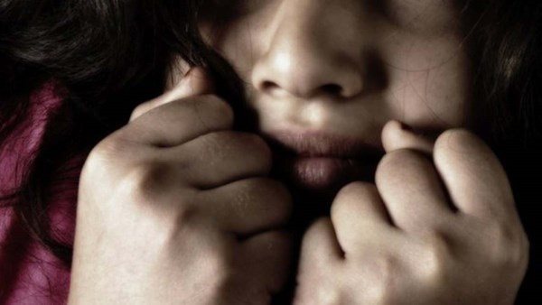 هتك عرضها وافقدها عذريتها.. تفاصيل جديدة في تعدي عامل على ابنته بالطالبية