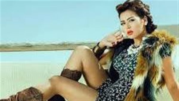  بالأحمر الناري.. إطلالة مثيرة جديدة لـ لقاء الخميسي | شاهد