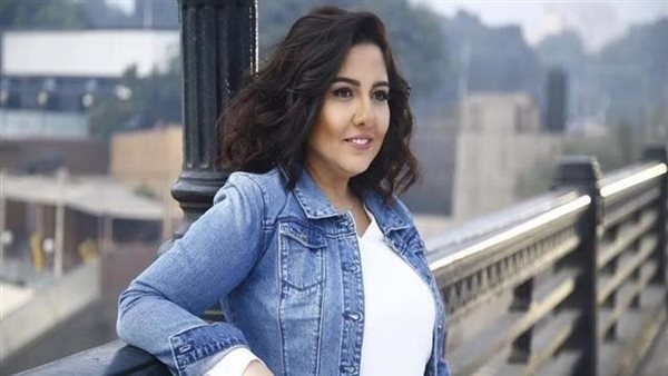  بالكاجوال.. مي كساب تثير الجدل بهذه الإطلالة | شاهد