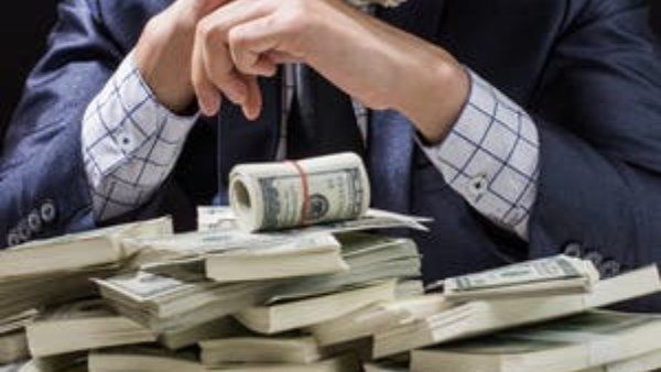 من هم النخبة المالية؟.. ثروات 10رجال أعمال تنهي فقر العالم أجمع 