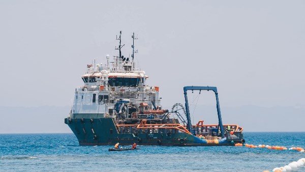  حسينا باهتزاز غريب.. كواليس مرعبة في غرق حفار بترول بخليج السويس 