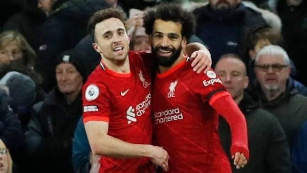  تصرف مفاجئ من ليفربول.. سر غريب في غياب محمد صلاح عن جنازة ديوجو جوتا 
