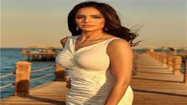 فستان فرح.. اَمال ماهر تثير الجدل بهذه الإطلالة | شاهد