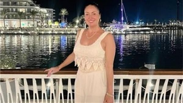  بالشورت.. نرمين الفقي تثير الجدل بإطلالة جريئة | شاهد