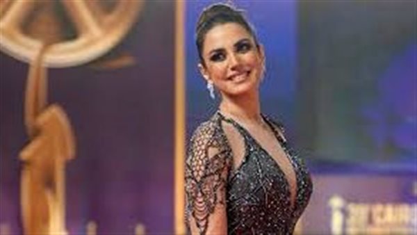  بجمبسوت أسود.. درة تثير ضجة بإطلالة جذابة | شاهد