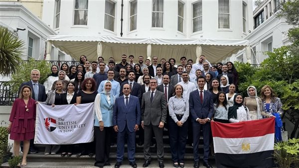 رئيس الجامعة البريطانية وعدد من طلابها يلتقون سفير مصر بالمملكة المتحدة