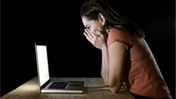  غدر النهايات.. فتاة تتهم حبيبها بتهديدها بنشر صورها الخاصة 