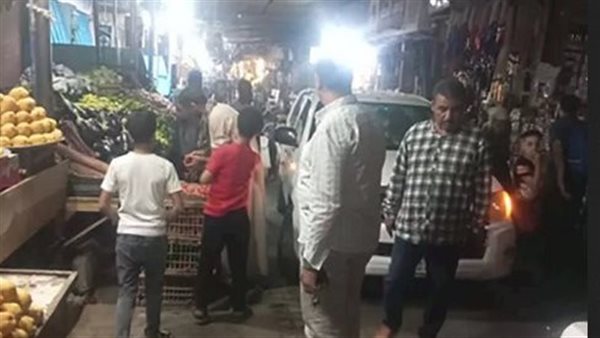 فيديو يثير الجدل بسوهاج.. تفاصيل اشتباك في حملة إزالة إشغالات بطهطا