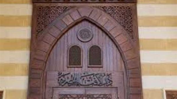  الإفتاء تجيب.. ما هي الحالات التي يُباح فيها للمصلي قطع الصلاة؟