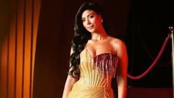  قوام رشيق.. كارولين عزمي تثير الجدل بإطلالة رياضية | شاهد