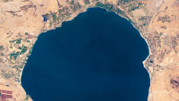  يعتقد أنها من علامات الساعة.. هل تقترب بحيرة طبريا من الجفاف؟ 