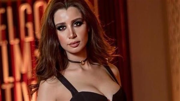 ملكة جمال دخلت الفن على يد خالد يوسف..معلومات لا تعرفها عن سارة التونسي نجمة مملكة الحرير 