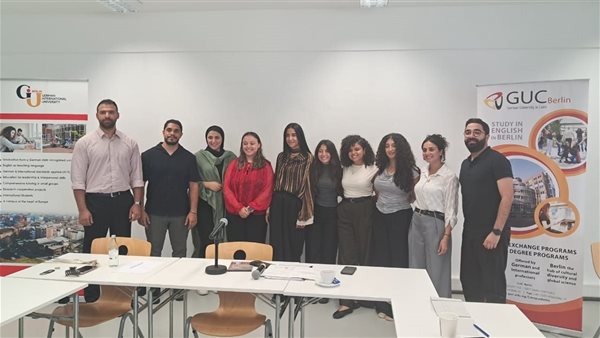 فريق مركز هوية مصر بالجامعة الألمانية بالقاهرة يضع اللمسات النهائية لمعرض المتحف المصرى الكبير ببرلين