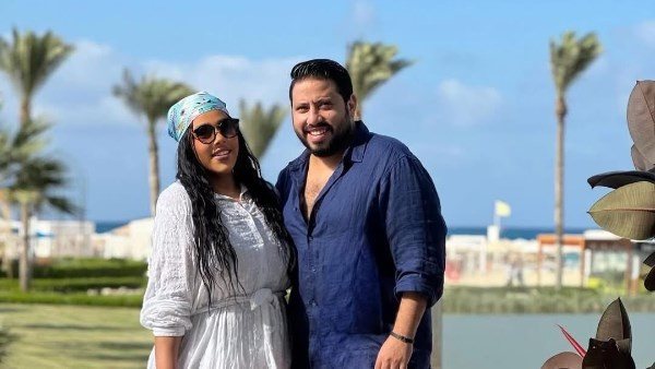  خست النص.. شيماء سيف تخطف الأنظار رفقة زوجها | شاهد