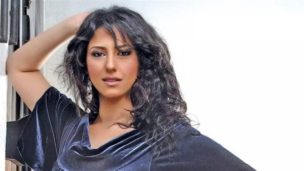  بكاش مايوه.. حنان مطاوع تخطف الأنظار من عطلتها الصيفية | شاهد