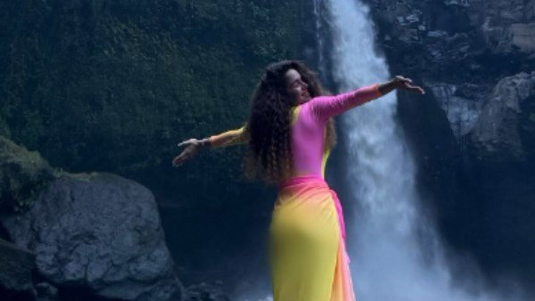  على الحصان.. رنا رئيس تثير الجدل بإطلالة جريئة | شاهد