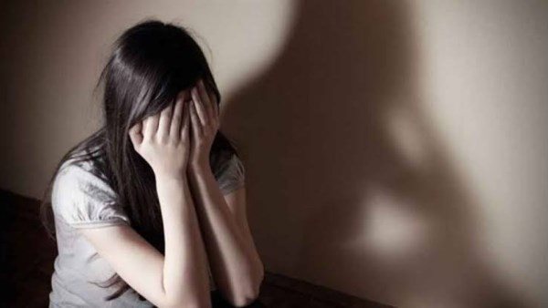  حبيبها ضحك عليها وهرب.. القصة الكاملة لتخلص فتاة من رضيعها بمعاونة والدها أمام مسجد بالجيزة