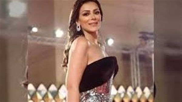 فستان مكشوف.. إنجى المقدم تخطف الأنظار فى آخر جلسة تصوير | شاهد