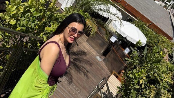 إطلالة صيفية.. دينا فؤاد تثير ضجة في أحدث ظهور | شاهد 