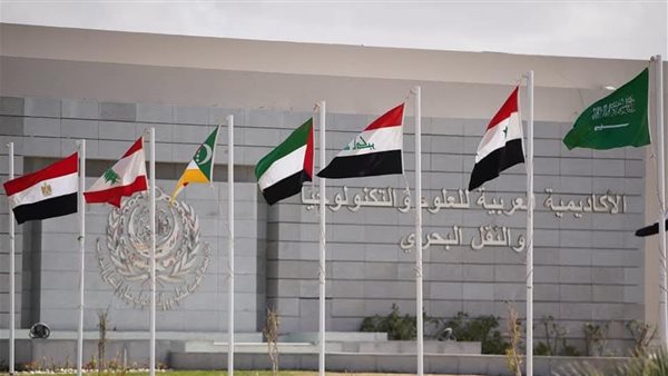 رئيس الأكاديمية العربية يهنئ خريجي «كلية القانون» المعينين بالنيابة العامة ومجلس الدولة