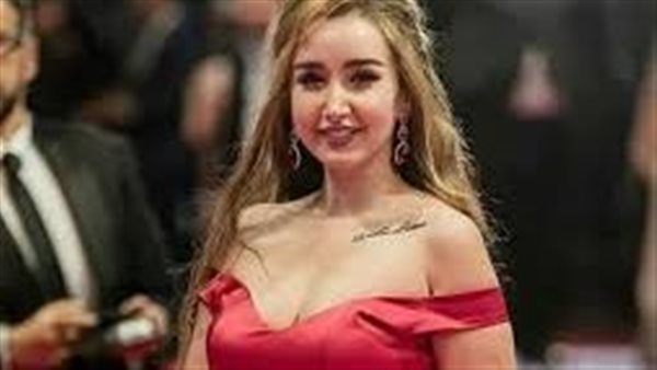 أبيض وأسود.. هنا الزاهد تخطف الأنظار بأحدث ظهور لها | شاهد