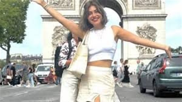  أبيض في أبيض… منة فضالي تثير ضجة بهذه الإطلالة | شاهد 