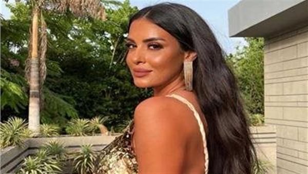 ملابس جريئة.. ميرنا نور الدين تخطف الأنظار بإطلالة جديدة | شاهد 