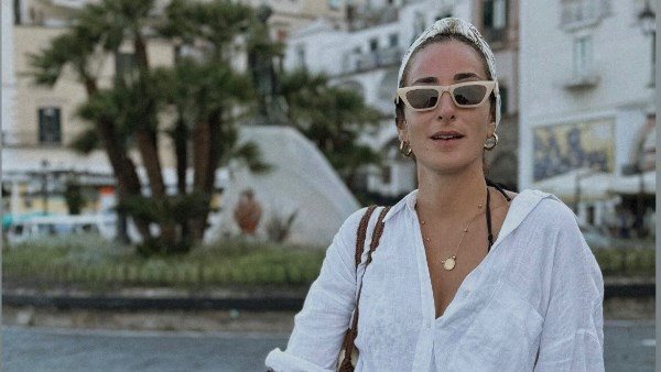  بالشورت.. أمينة خليل تخطف الأنظار بإطلالة جريئة | شاهد