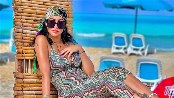 بالمايوه.. ميريهان حسين تخطف الأنظار على الشاطئ | شاهد 